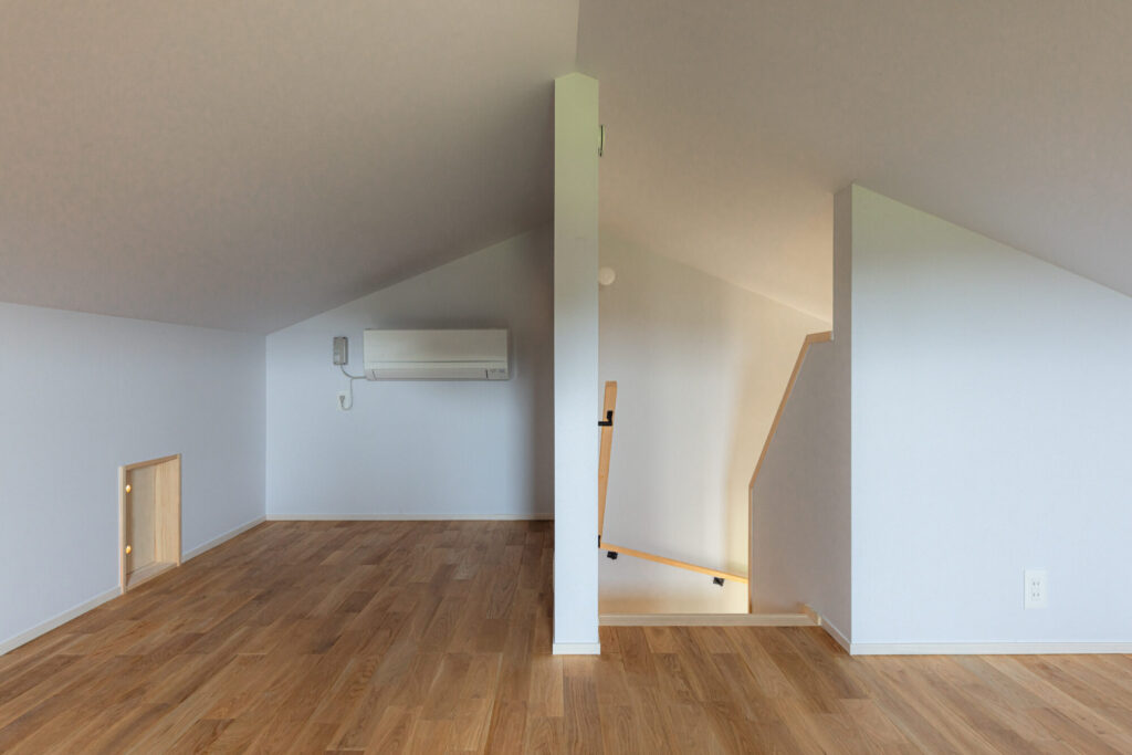 下妻市の高性能住宅の小屋裏エアコン