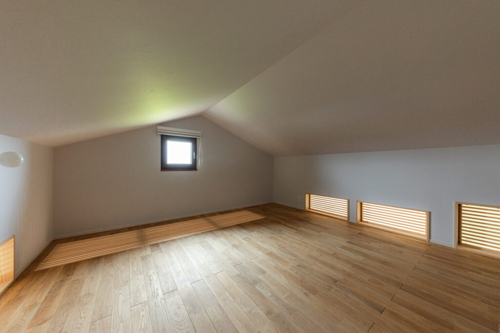 下妻市の高性能住宅の小屋裏エアコン用通気口